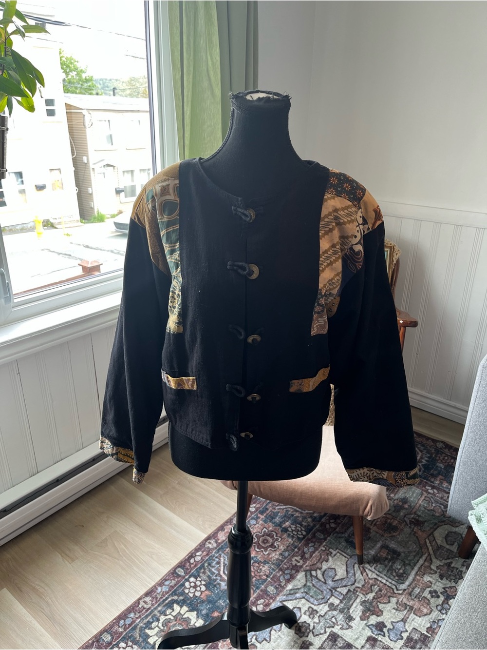 Women’s Vintage Boho Quilted Jacket Black & Gold Patterned Cropped Size L